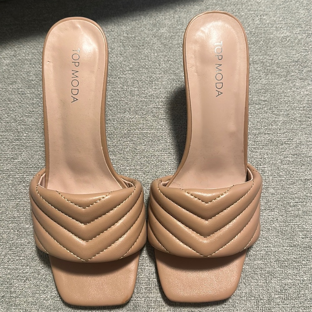 Nude/Tan heeled sandal
